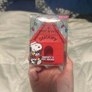 NIB Limited Edition Peanuts Wet N
Wild Snoopy’s Dog House for Makeup Sponges
